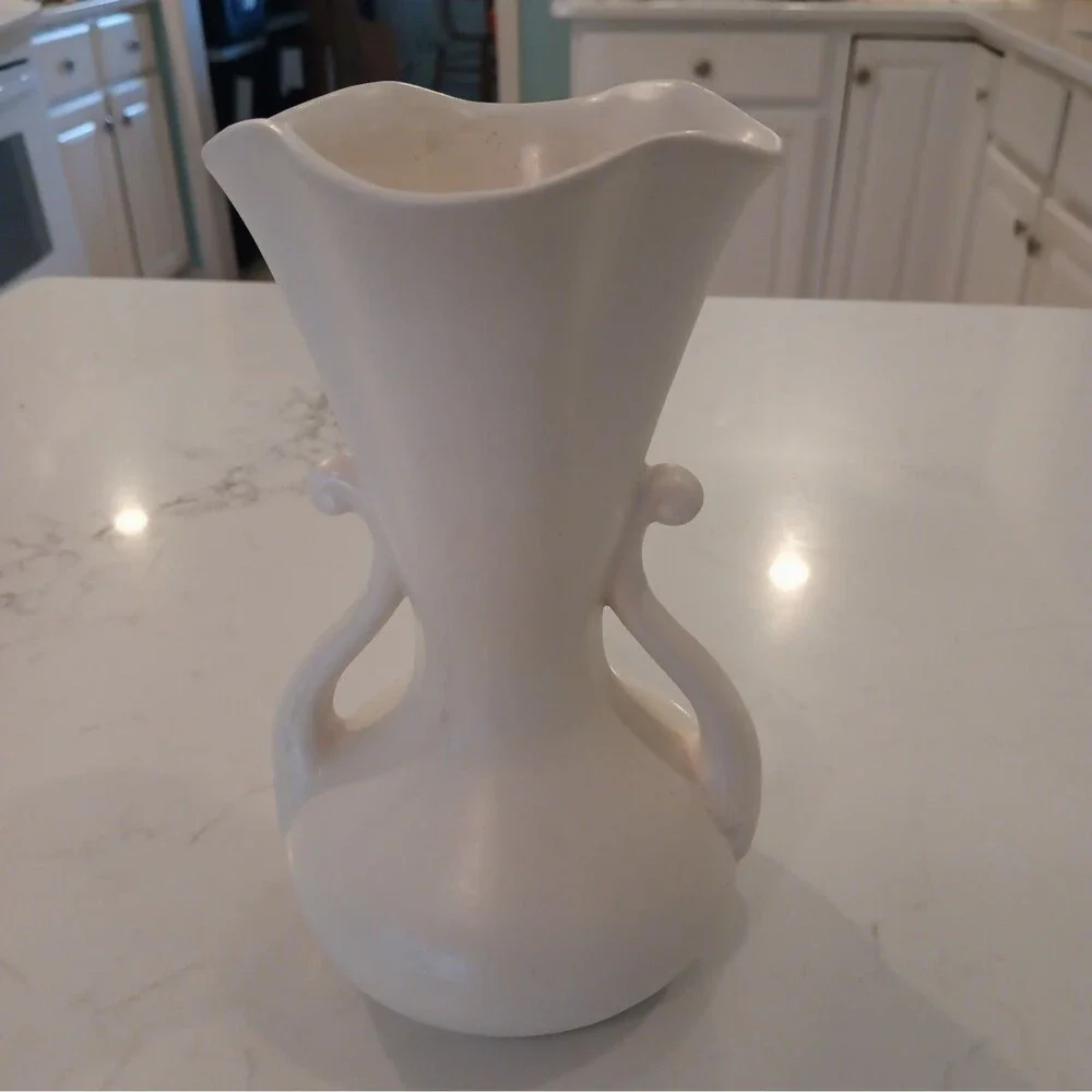 Vintage Red Wing Pottery USA 505 White Cream Vase Cream Interior - Rare!